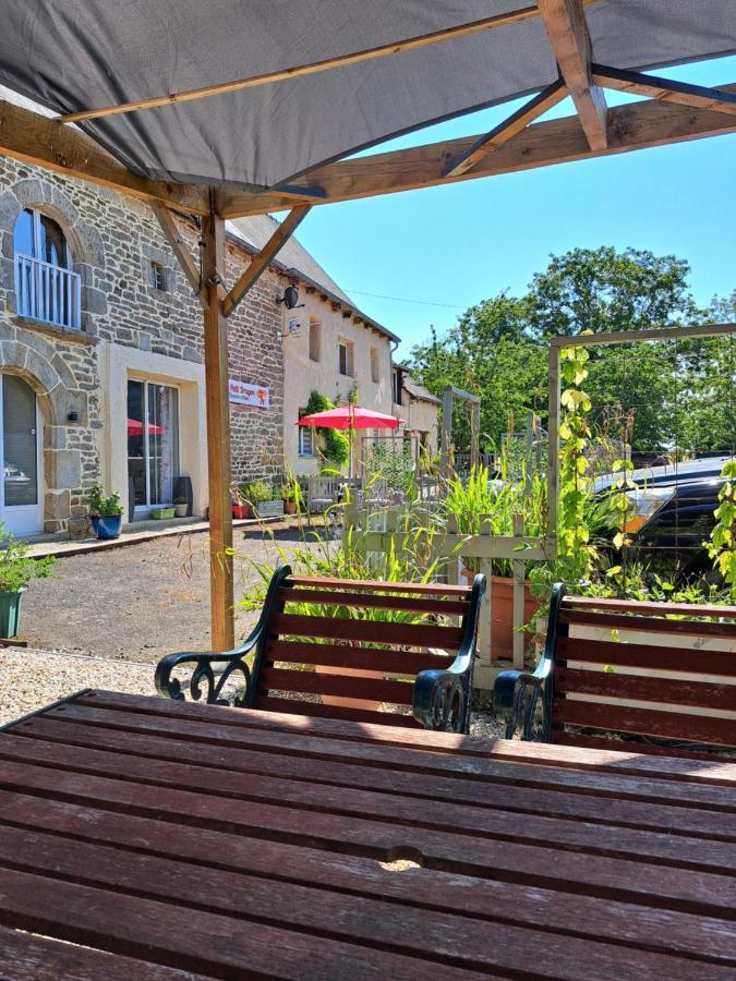 Bed and Breakfast Le Petit Dragon Plumaudan Exterior foto